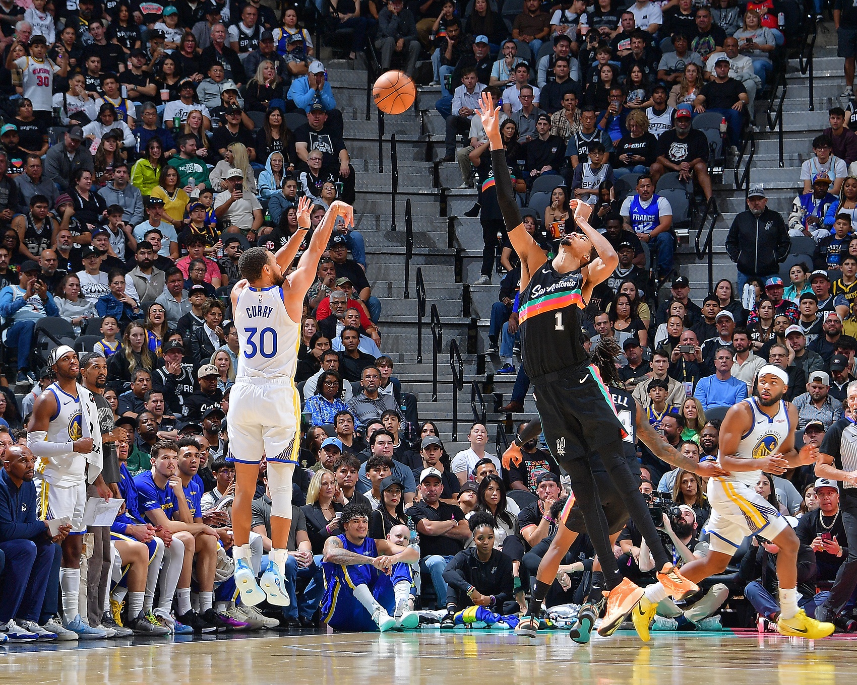 pg麻将胡了-巴特勒报销勇士梦碎！美媒建议库里联手文班 福克斯&amp;索汉等成筹码