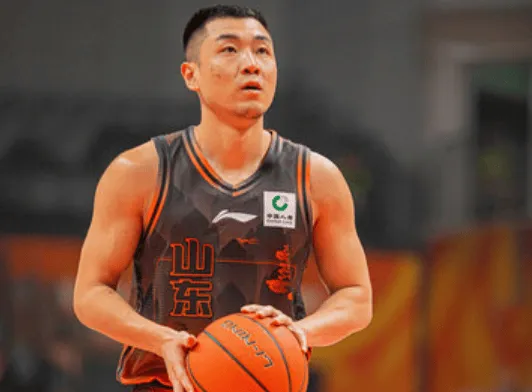 麻将胡了-高诗岩全场投篮9中4、三分5中4得到15分4篮板3助攻3抢断